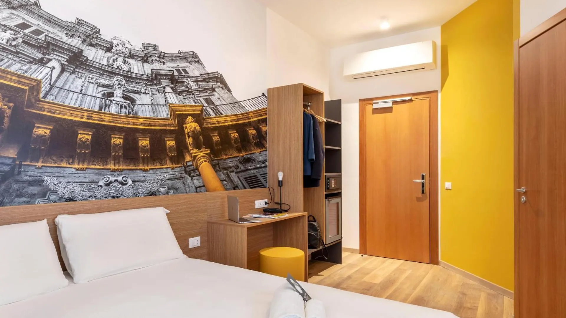 B&B Hotel Palermo Quattro Canti 3*,  Italy