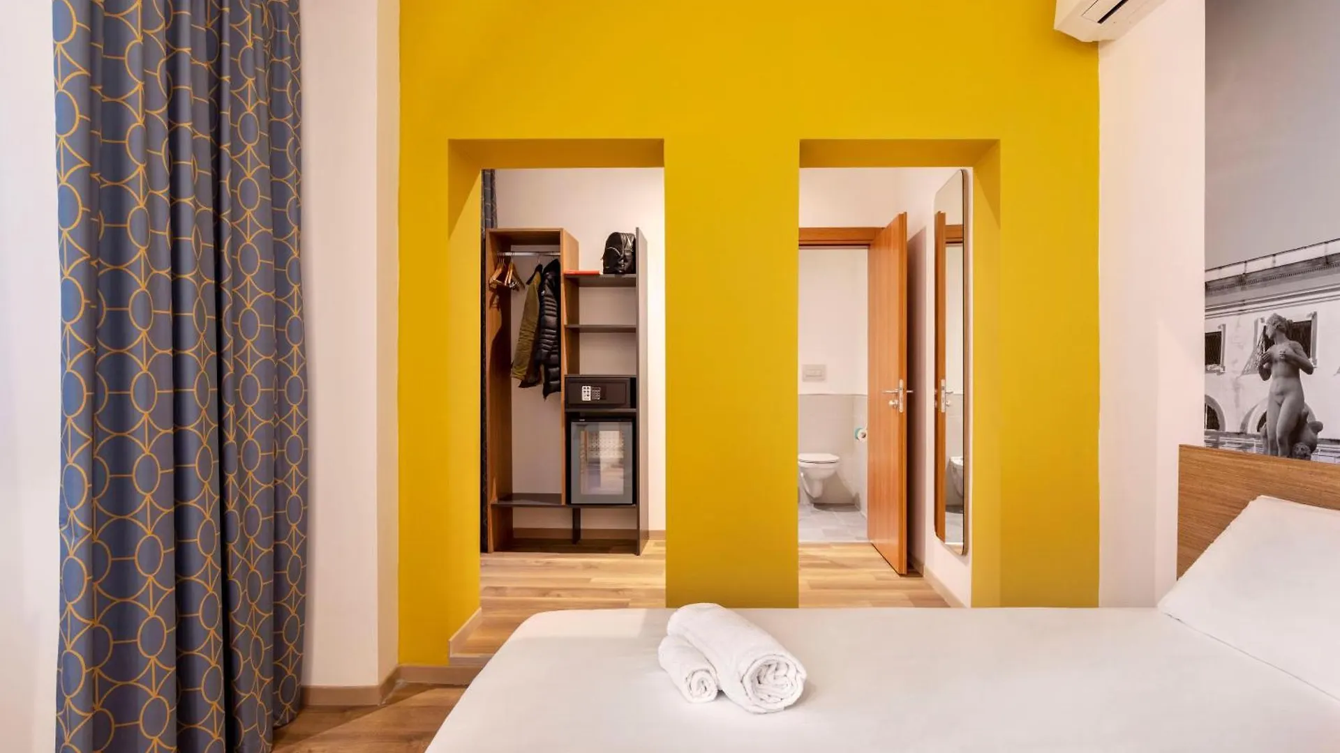 ***  B&B Hotel Palermo Quattro Canti Italy
